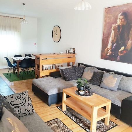 Apartmani Andrej Udbina Екстериор снимка