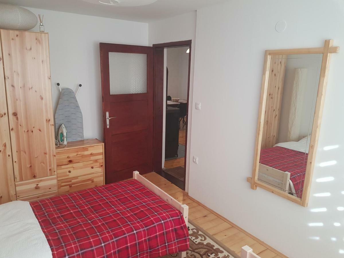 Apartmani Andrej Udbina Екстериор снимка