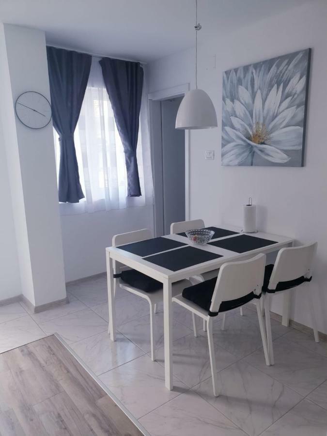 Apartmani Andrej Udbina Екстериор снимка