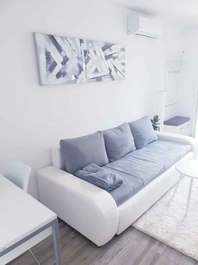 Apartmani Andrej Udbina Екстериор снимка