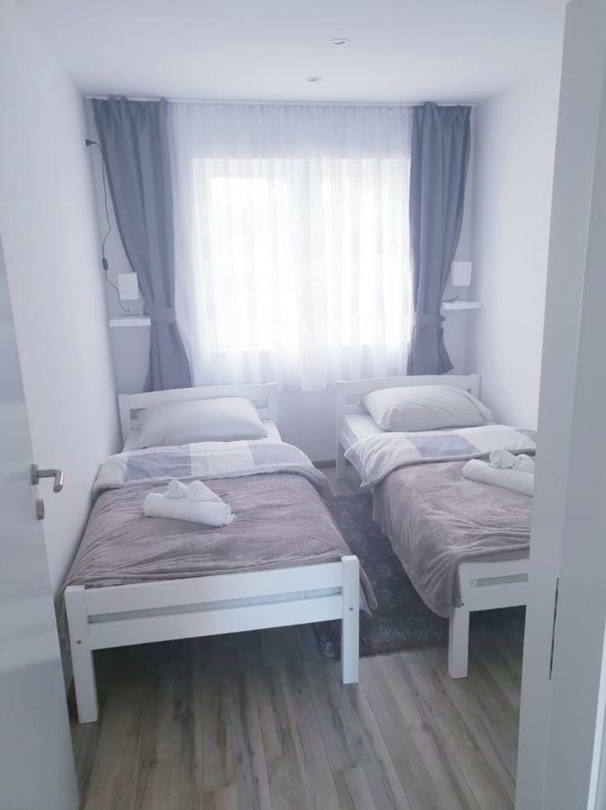 Apartmani Andrej Udbina Екстериор снимка