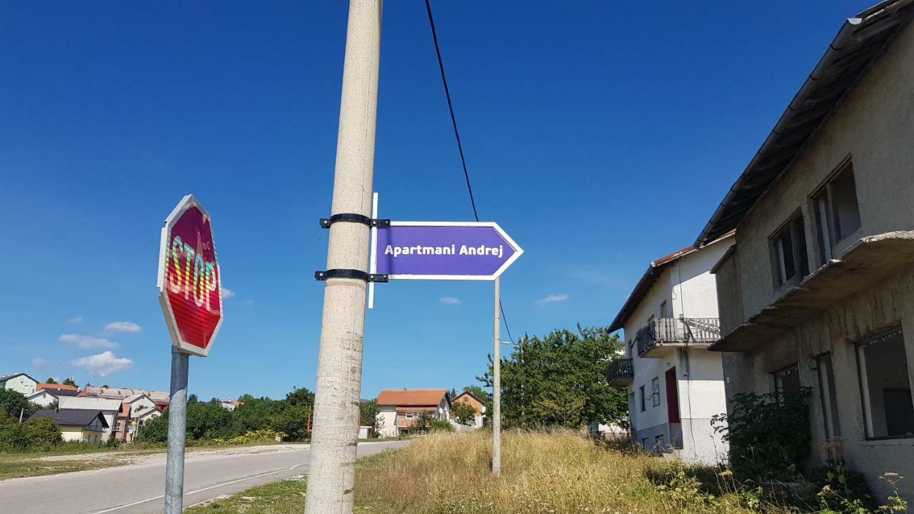Apartmani Andrej Udbina Екстериор снимка