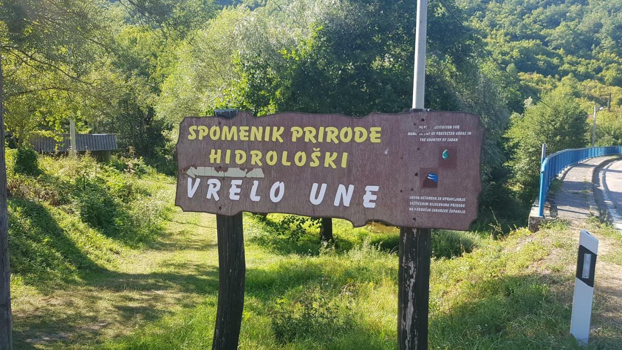 Apartmani Andrej Udbina Екстериор снимка