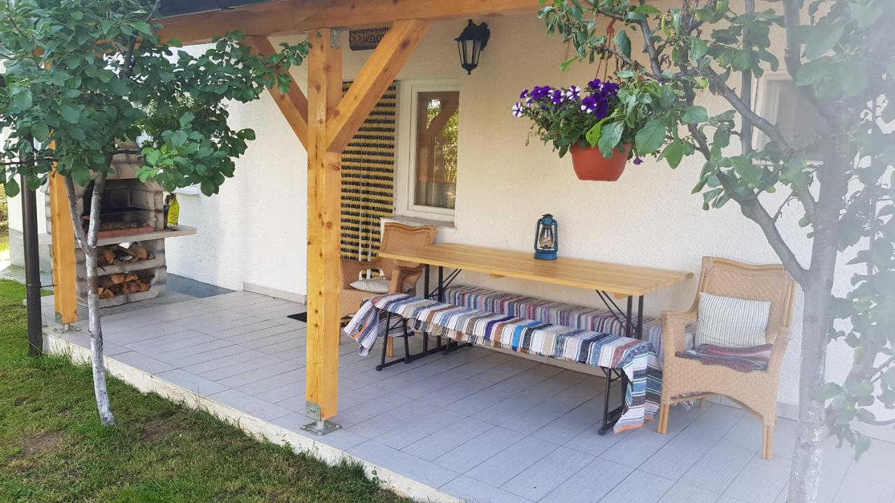 Apartmani Andrej Udbina Екстериор снимка