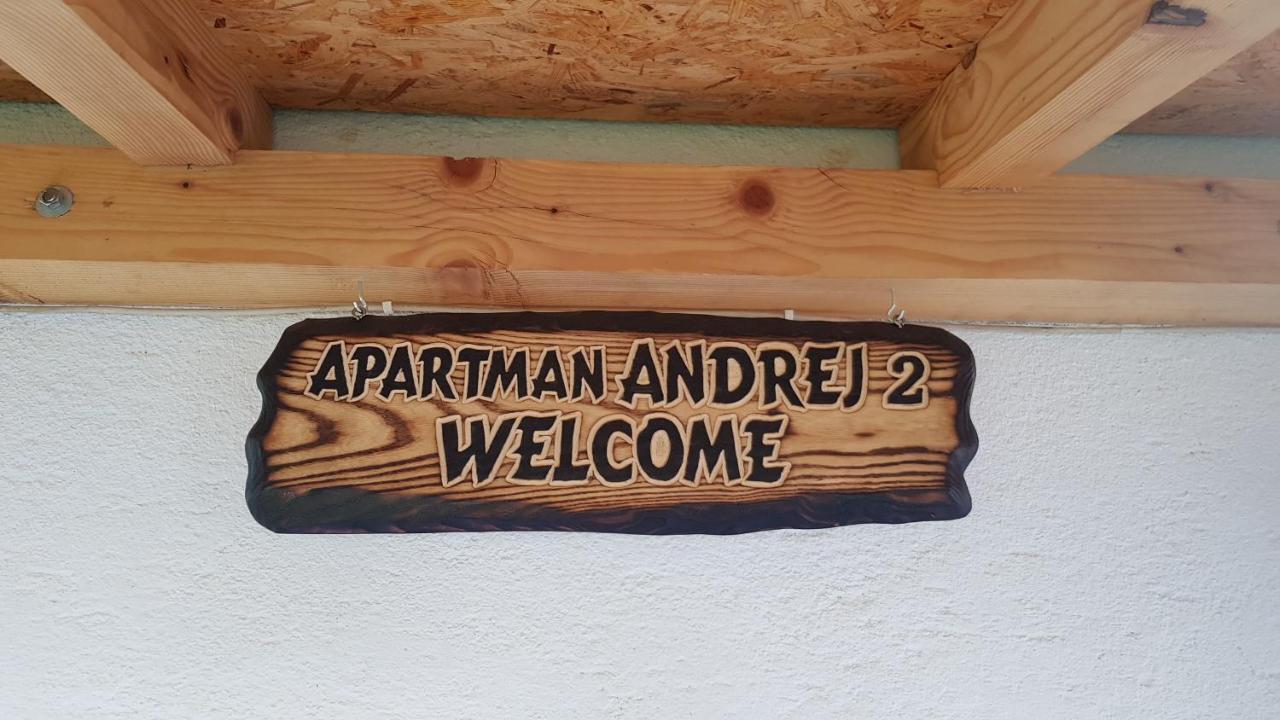 Apartmani Andrej Udbina Екстериор снимка